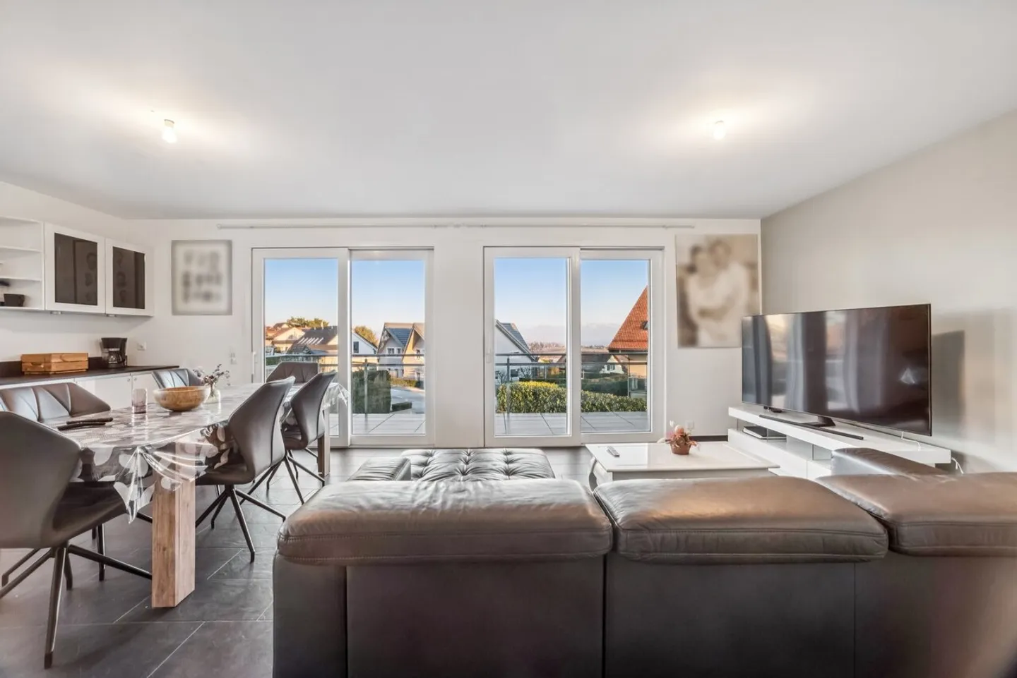 Bright 4.5 rooms with unobstructed view of the lake and two balconies - Photo 3 of 12