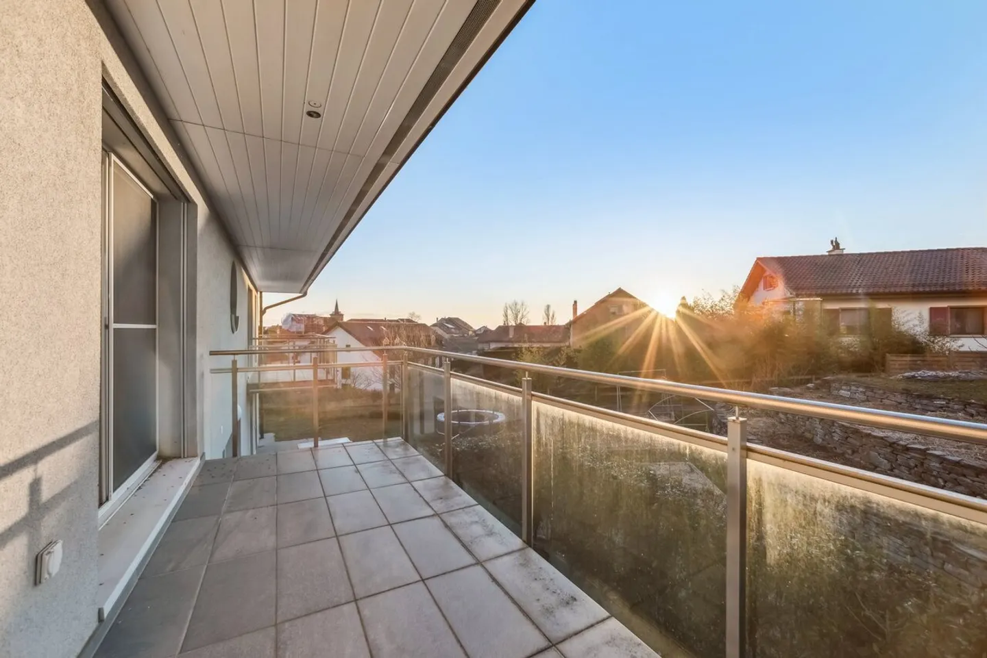 Bright 4.5 rooms with unobstructed view of the lake and two balconies - Photo 10 of 12