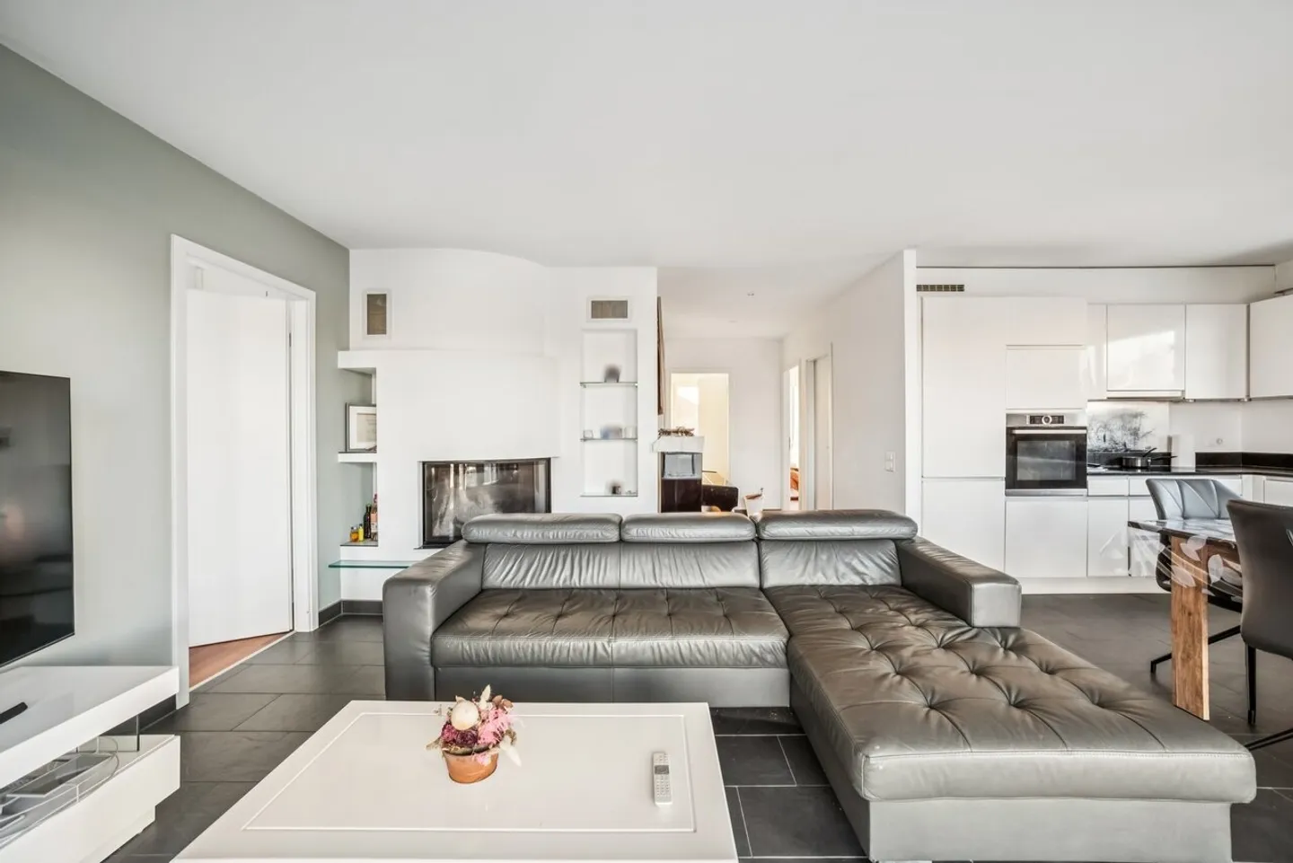 Bright 4.5 rooms with unobstructed view of the lake and two balconies - Photo 5 of 12