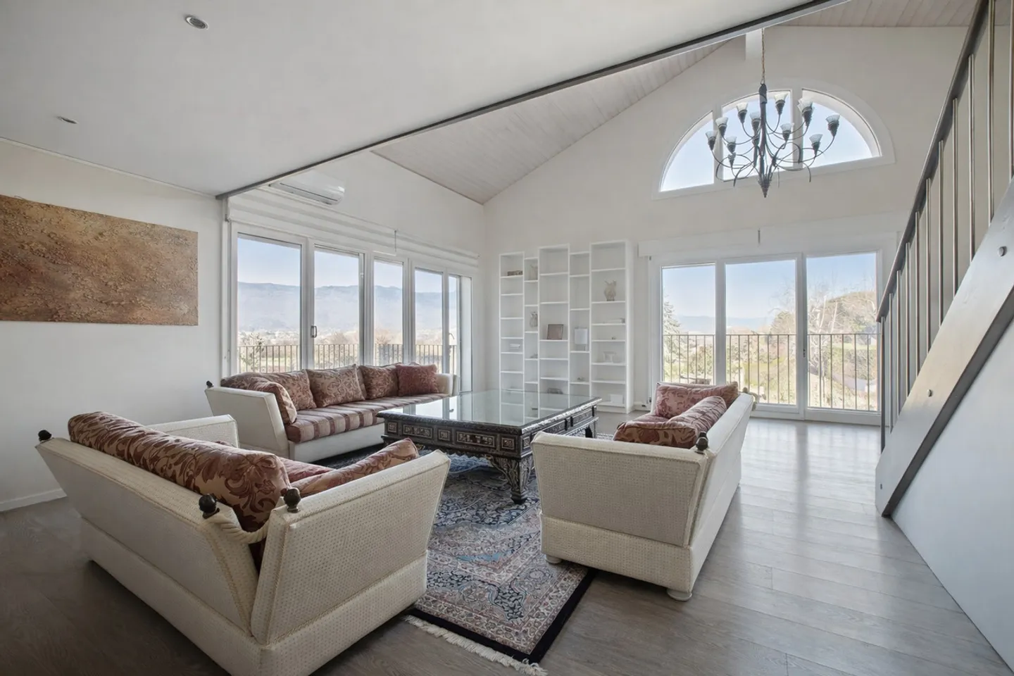 Spazioso appartamento di 5 stanze nel cuore della Terra-Santa (VD) - Foto 3 di 13