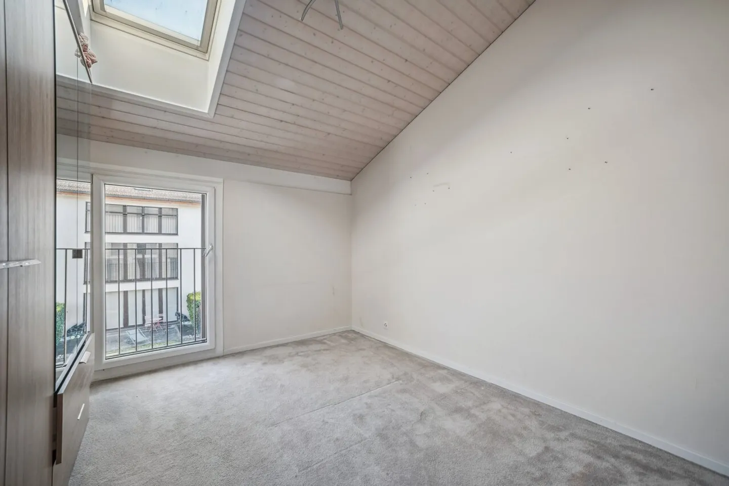 Spazioso appartamento di 5 stanze nel cuore della Terra-Santa (VD) - Foto 9 di 13