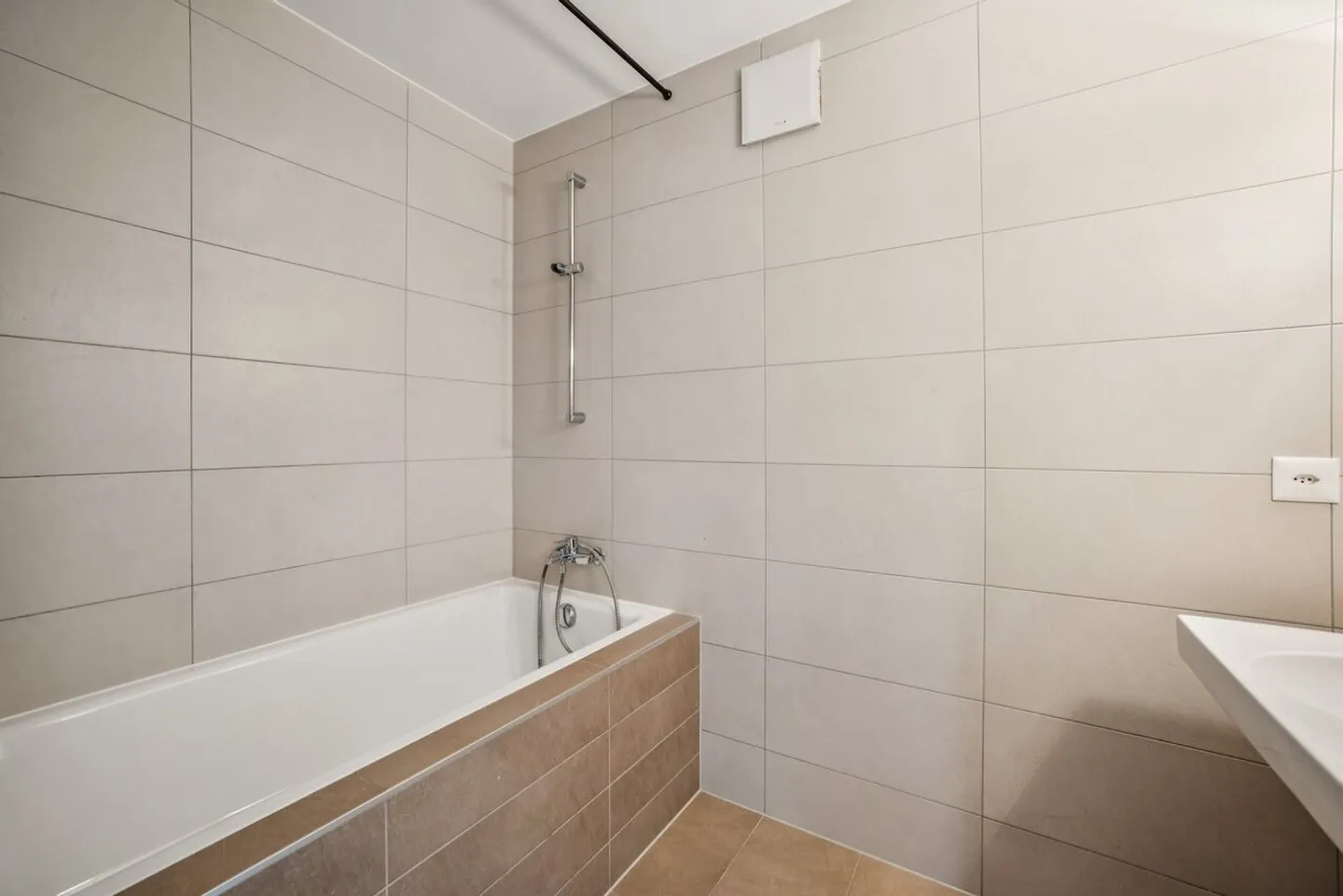 Spazioso appartamento di 5 stanze nel cuore della Terra-Santa (VD) - Foto 11 di 13