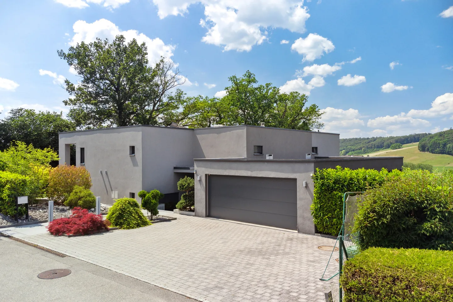 Villa contemporanea di alto standing al confine con la zona agricola - Foto 3 di 13