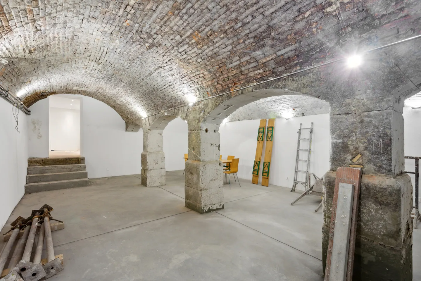 Magnifique cave voutée au coeur du quartier du Bourg - Photo 2 sur 7