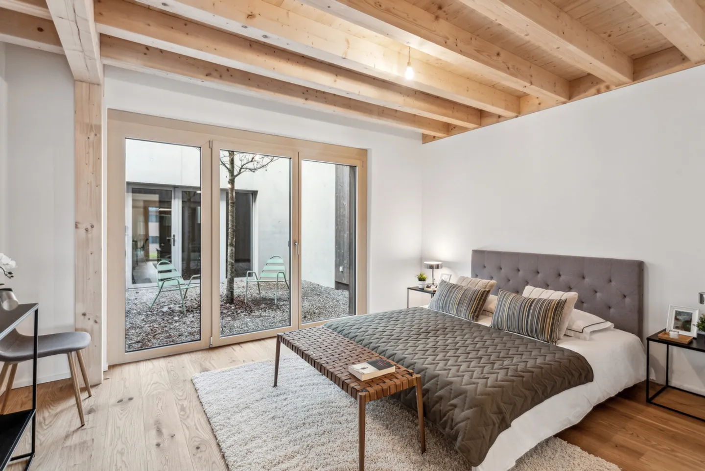 Wunderschöner zeitgenössischer Duplex mit Patio - Foto 6 von 13