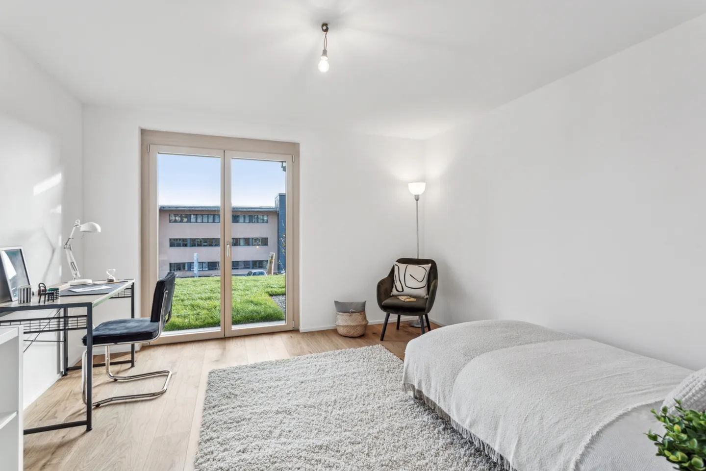 Wunderschöner zeitgenössischer Duplex mit Patio - Foto 11 von 13