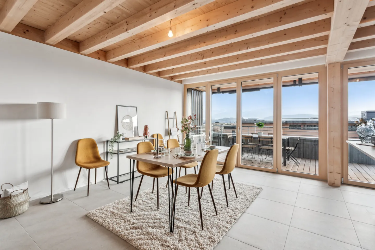 Wunderschöner zeitgenössischer Duplex mit Patio - Foto 4 von 13