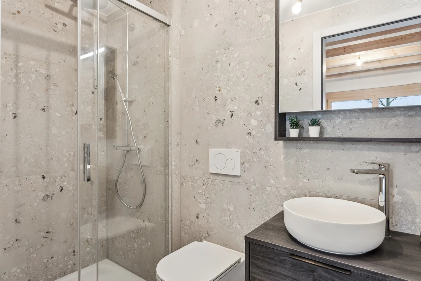 Wunderschöner zeitgenössischer Duplex mit Patio - Foto 7 von 13