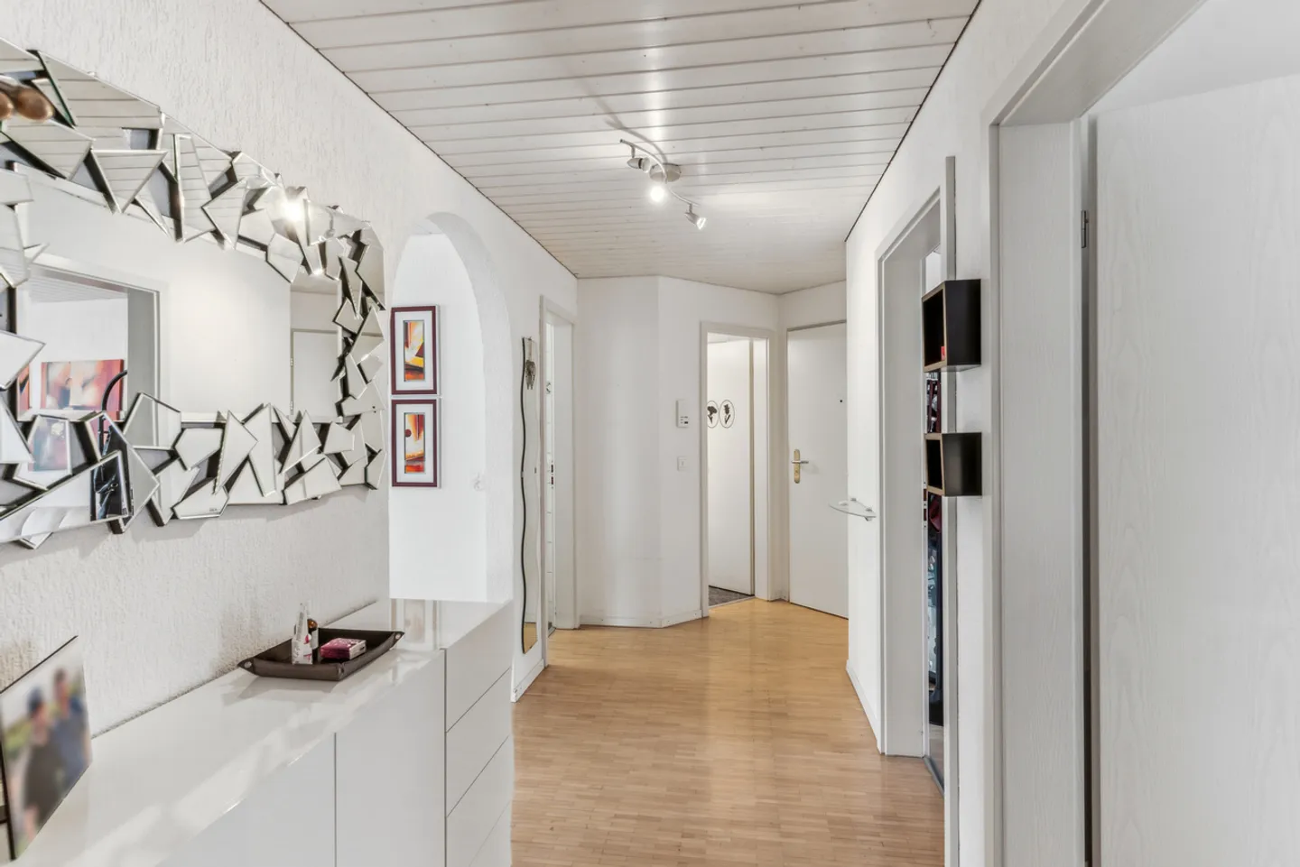 Beautiful 4.5 Room Apartment on the Garden Level - Photo 5 of 11