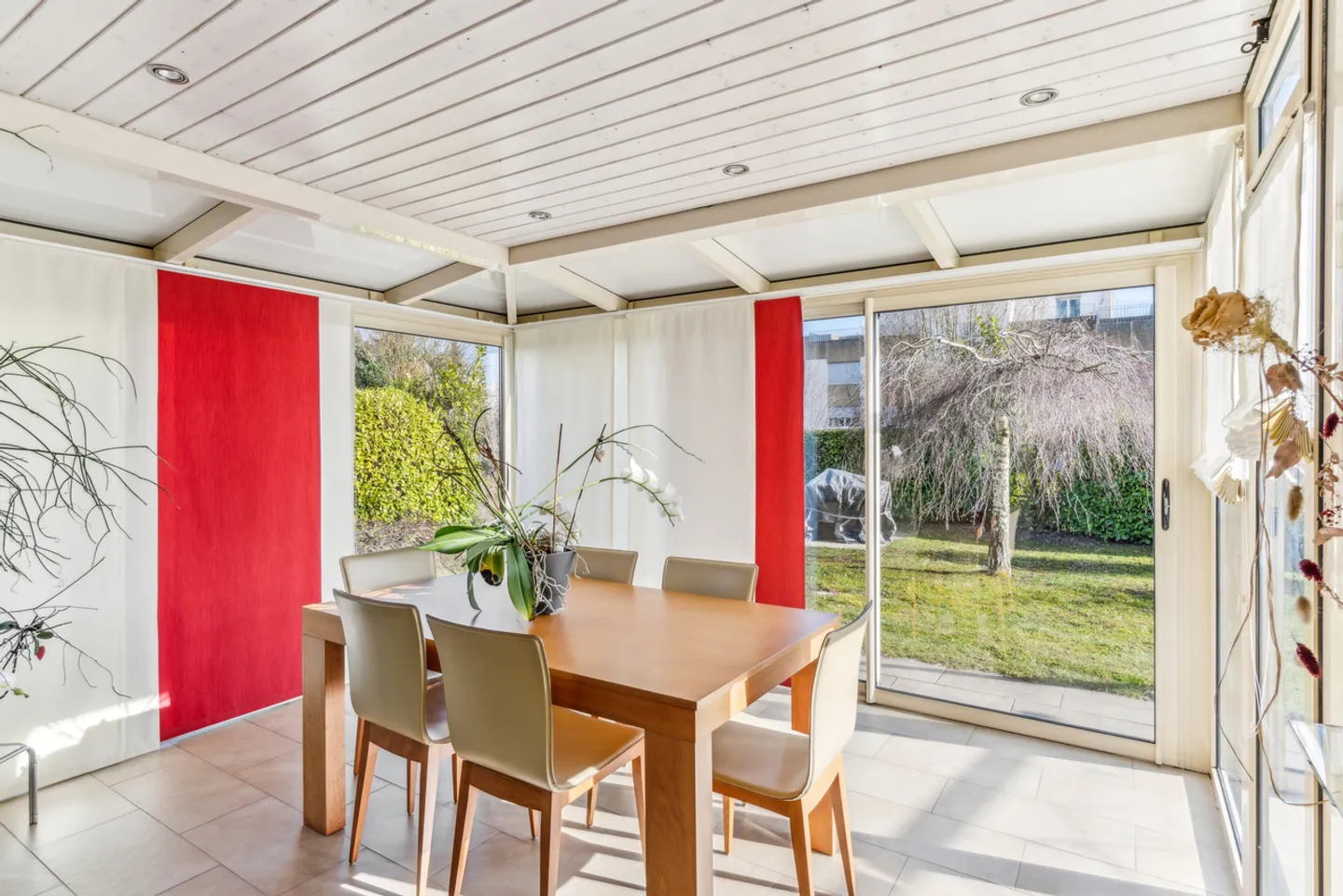 Beautiful 4.5 Room Apartment on the Garden Level - Photo 3 of 11