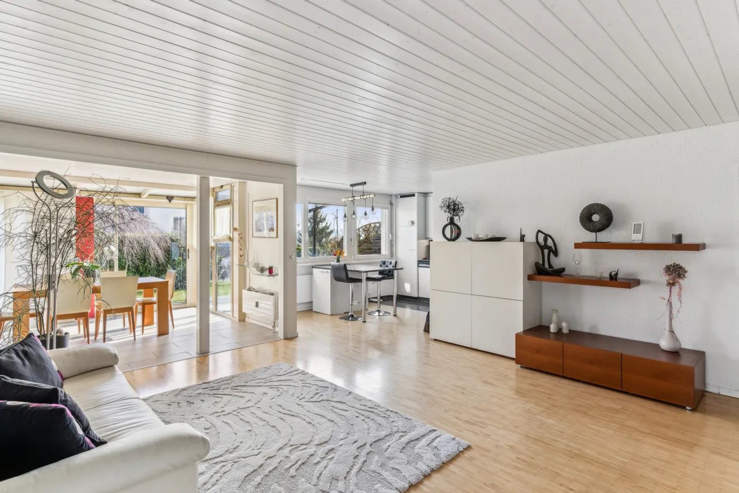 Beautiful 4.5 Room Apartment on the Garden Level - Photo 2 of 11