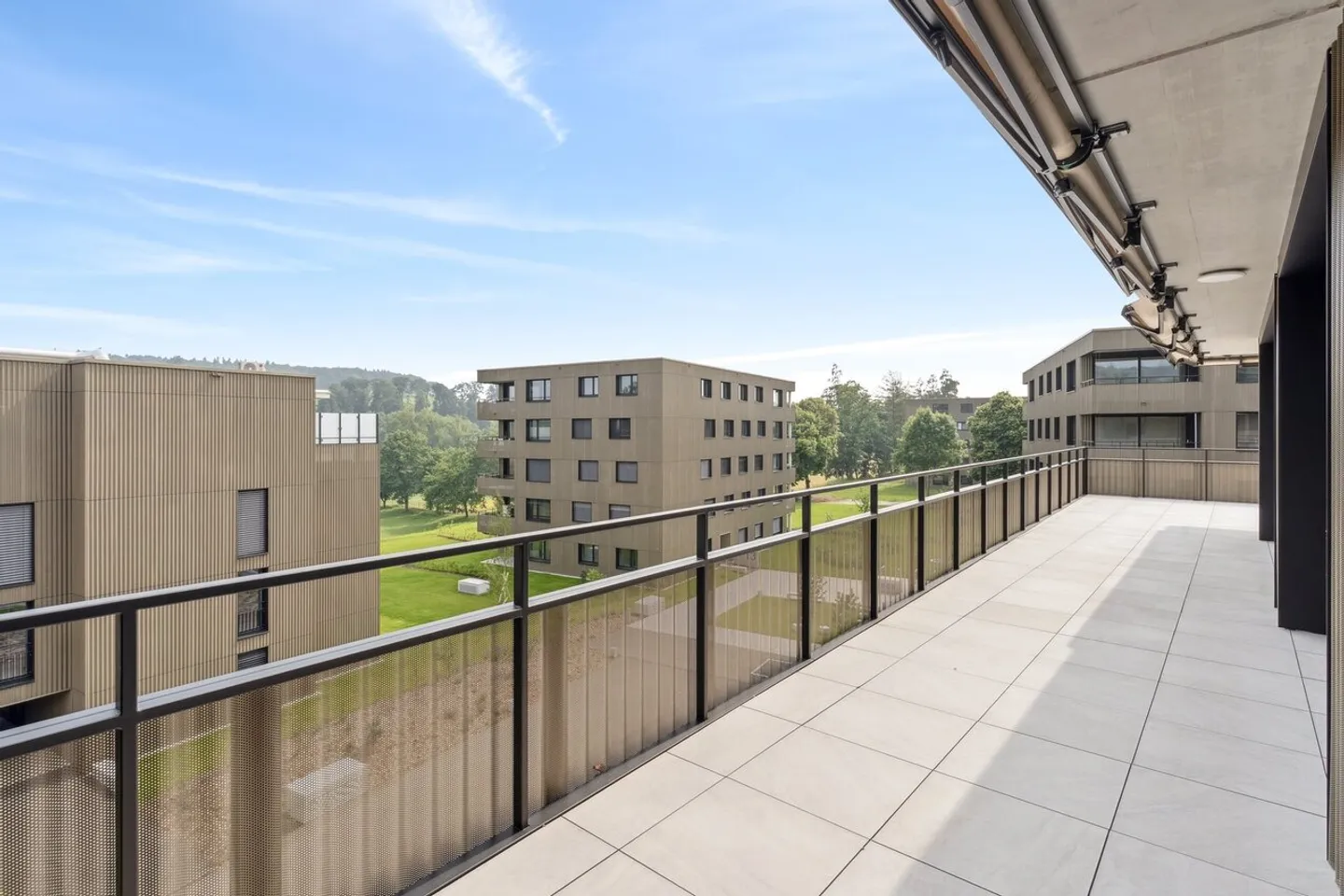 Exceptionnel attique avec vue panoramique dans un éco-quartier moderne - Photo 2 sur 13