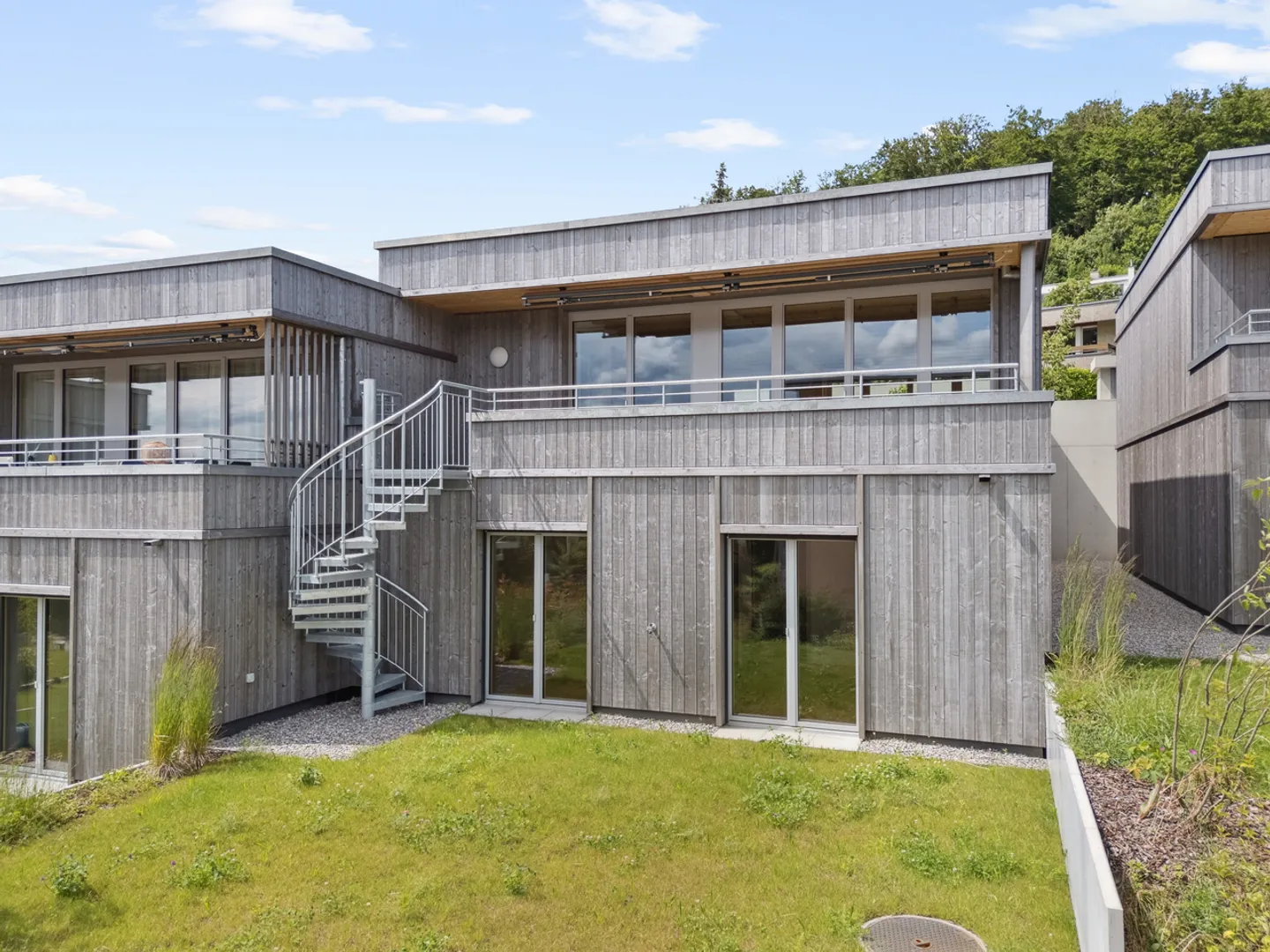 Wunderschöner zeitgenössischer Duplex mit Patio - Foto 1 von 13