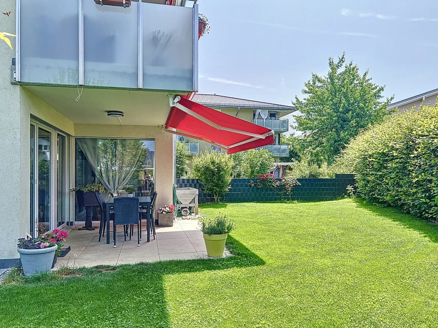Recent apartment, crossing with private enclosed garden - Photo 2 of 6