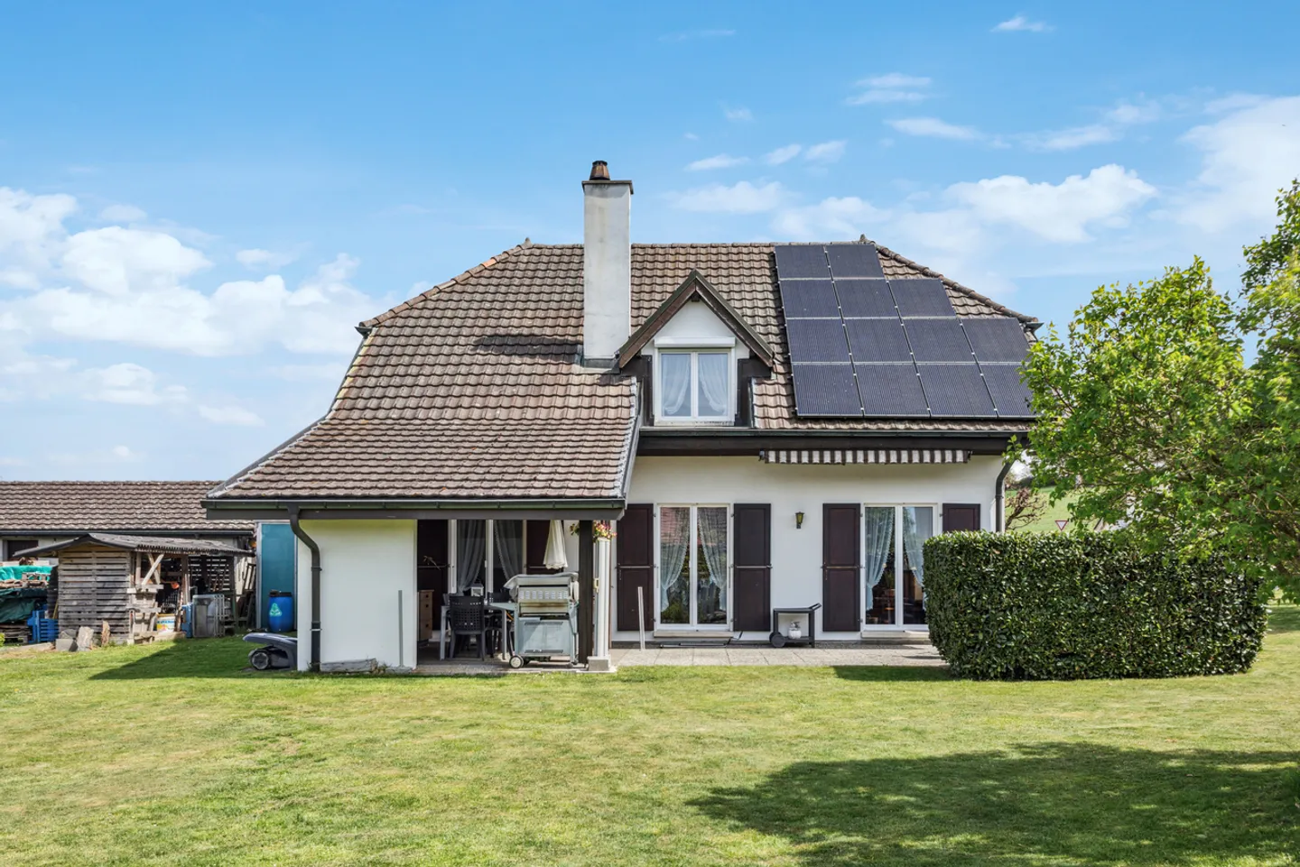 Casa familiare spaziosa in un contesto tranquillo e verdeggiante - Foto 2 di 10