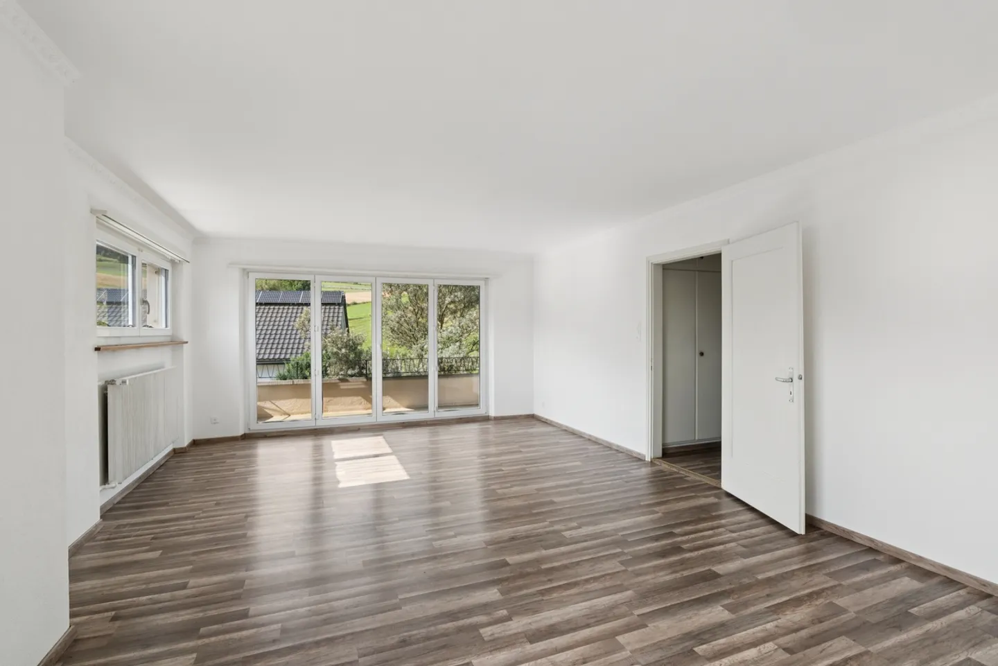 Casa con due appartamenti e grande terreno a Malleray - Foto 4 di 5