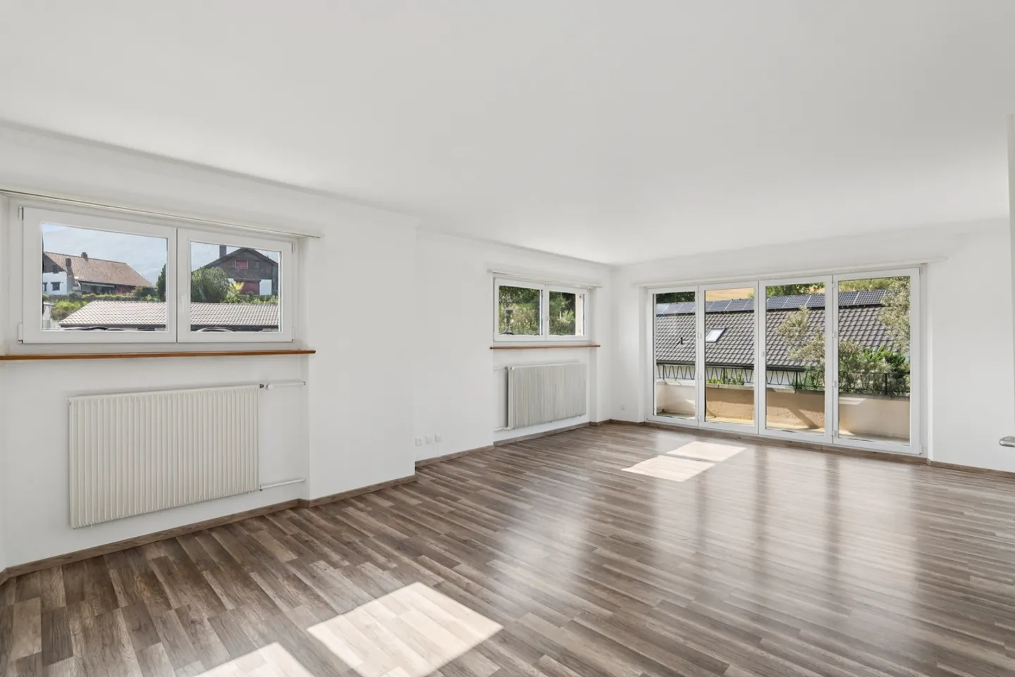 Casa con due appartamenti e grande terreno a Malleray - Foto 3 di 5