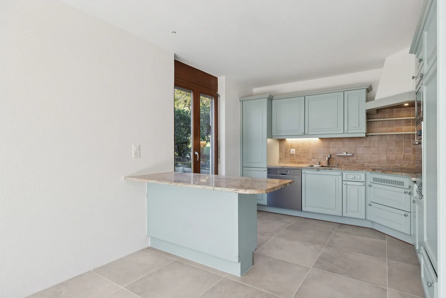 Very beautiful 5.5 room house with lake view - Photo 7 of 13
