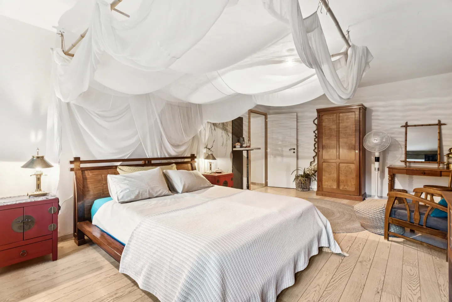 Magnificent renovated farmhouse with a lot of character and close to the lake - Photo 7 of 13
