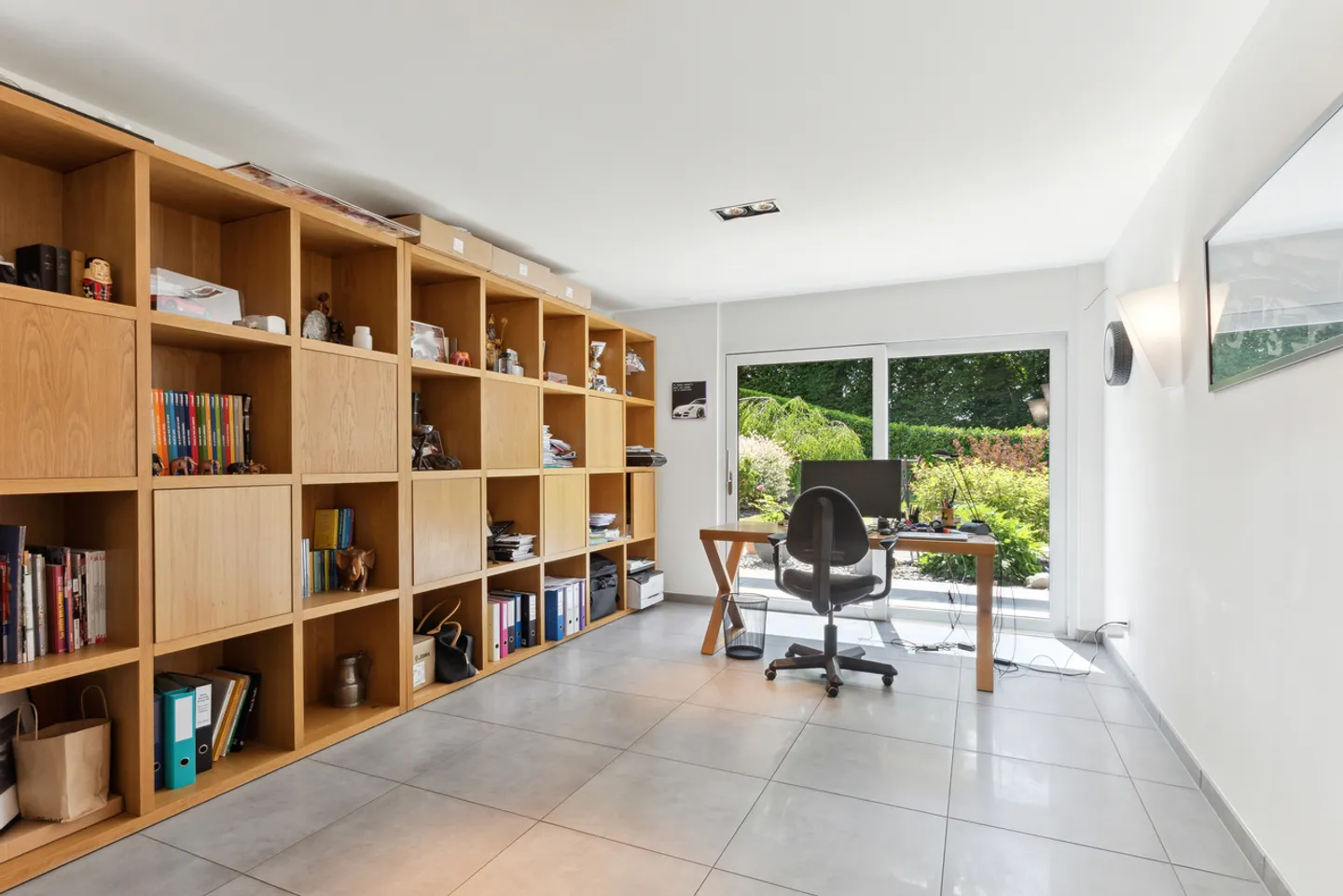 Villa contemporanea di alta classe al confine con la zona agricola - Foto 10 di 13