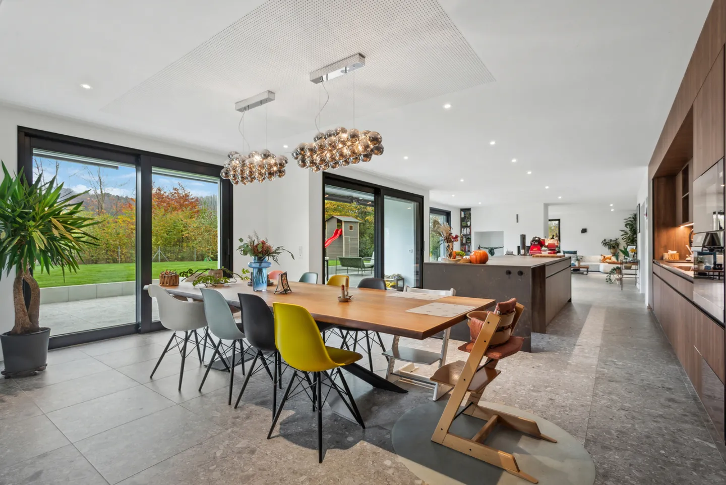 Exceptional property in a quiet residential area - Photo 4 of 13