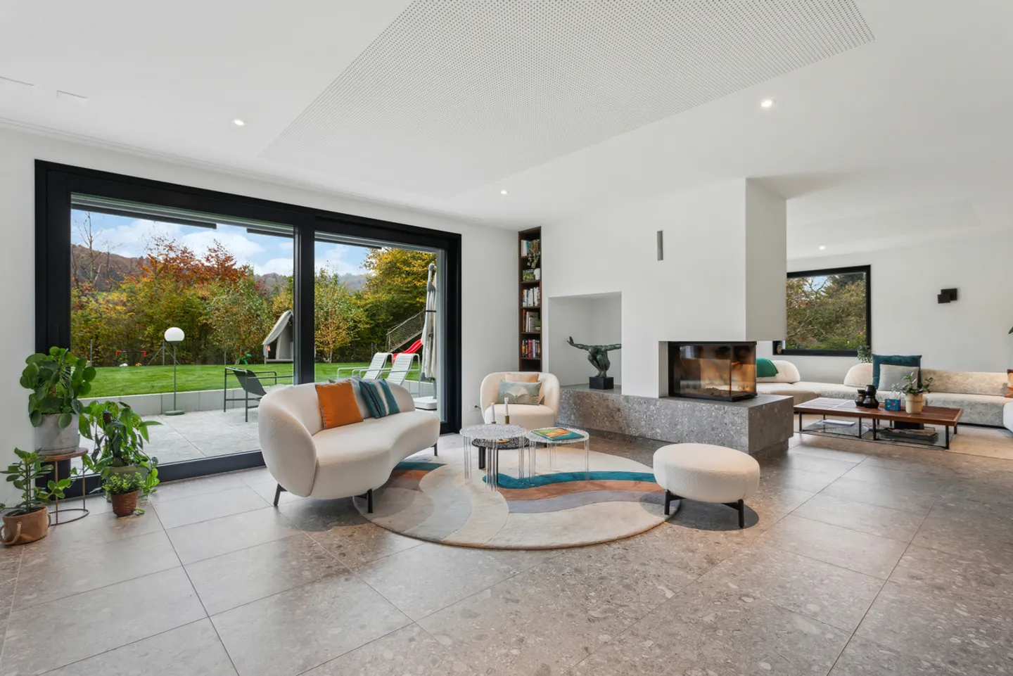 Exceptional property in a quiet residential area - Photo 2 of 13