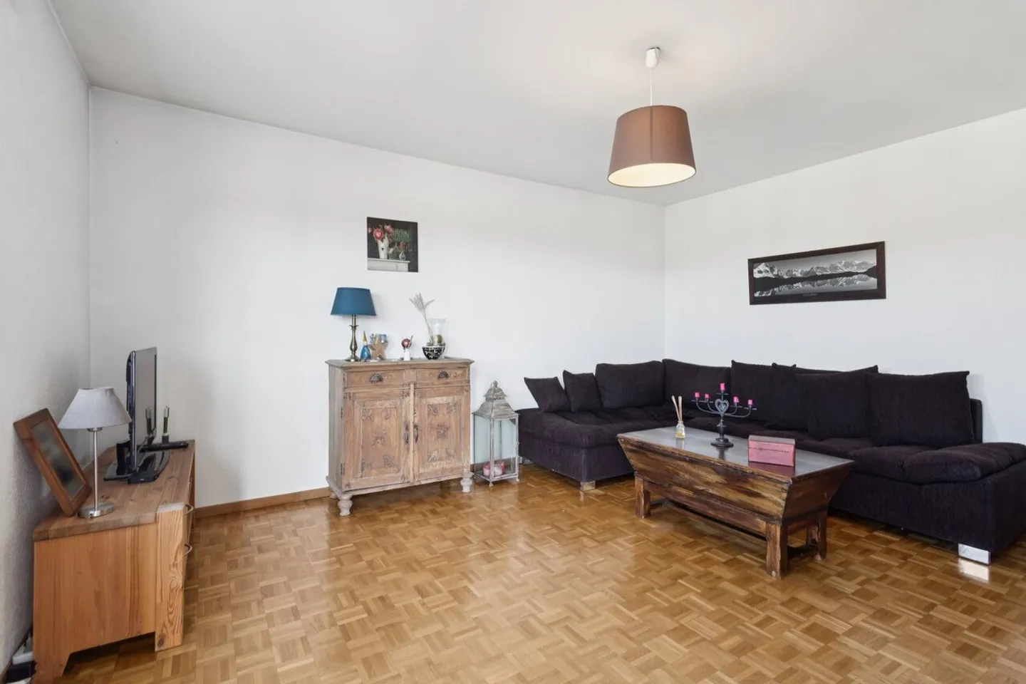 Crossing apartment with mountain view - Photo 5 of 11