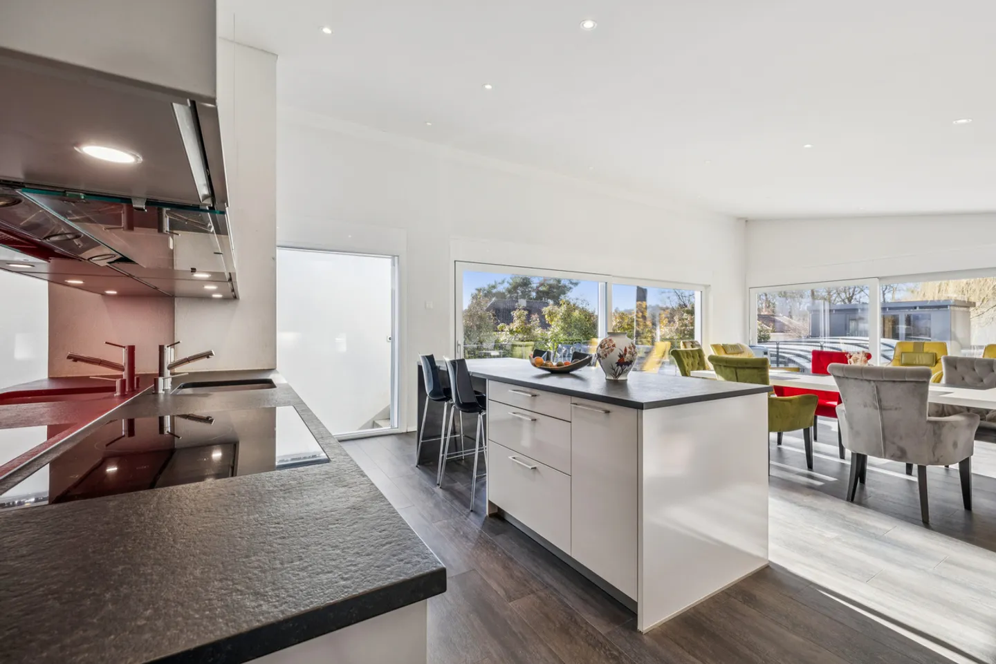 Wunderschöne individuelle Villa mit zeitgenössischem Design - Foto 3 von 13