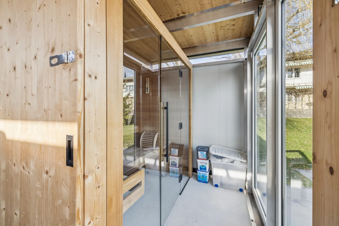 Wunderschöne individuelle Villa mit zeitgenössischem Design - Foto 12 von 13