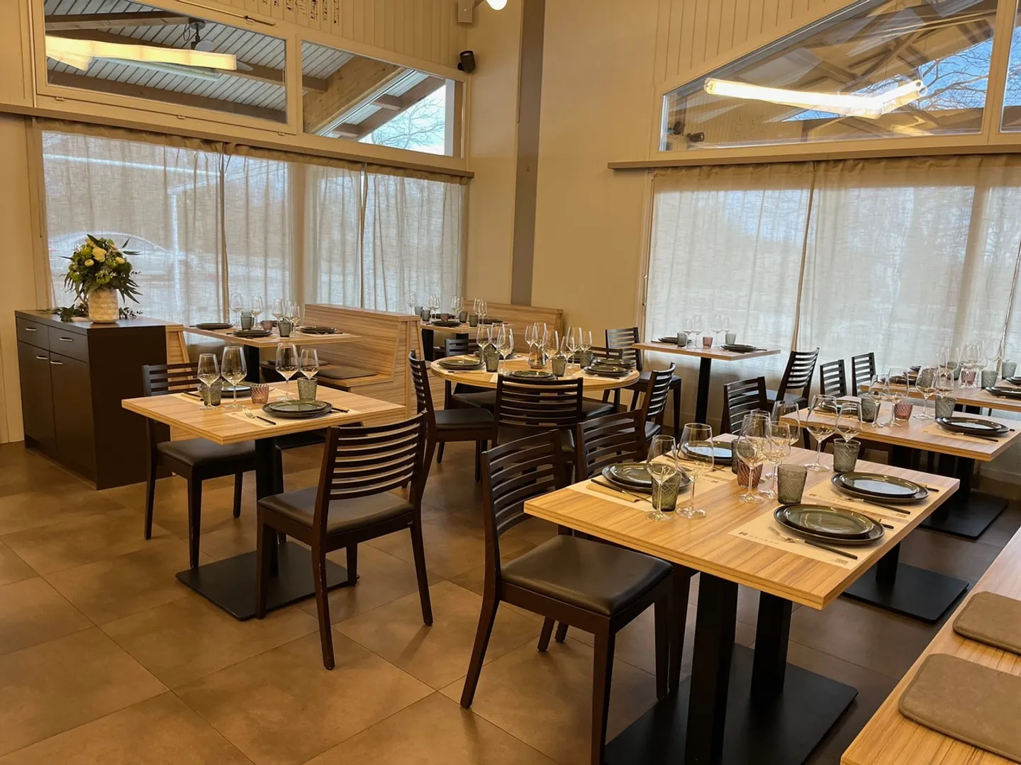 Immeuble avec restaurant, épicerie et chambres proche du lac - Foto 3 di 13