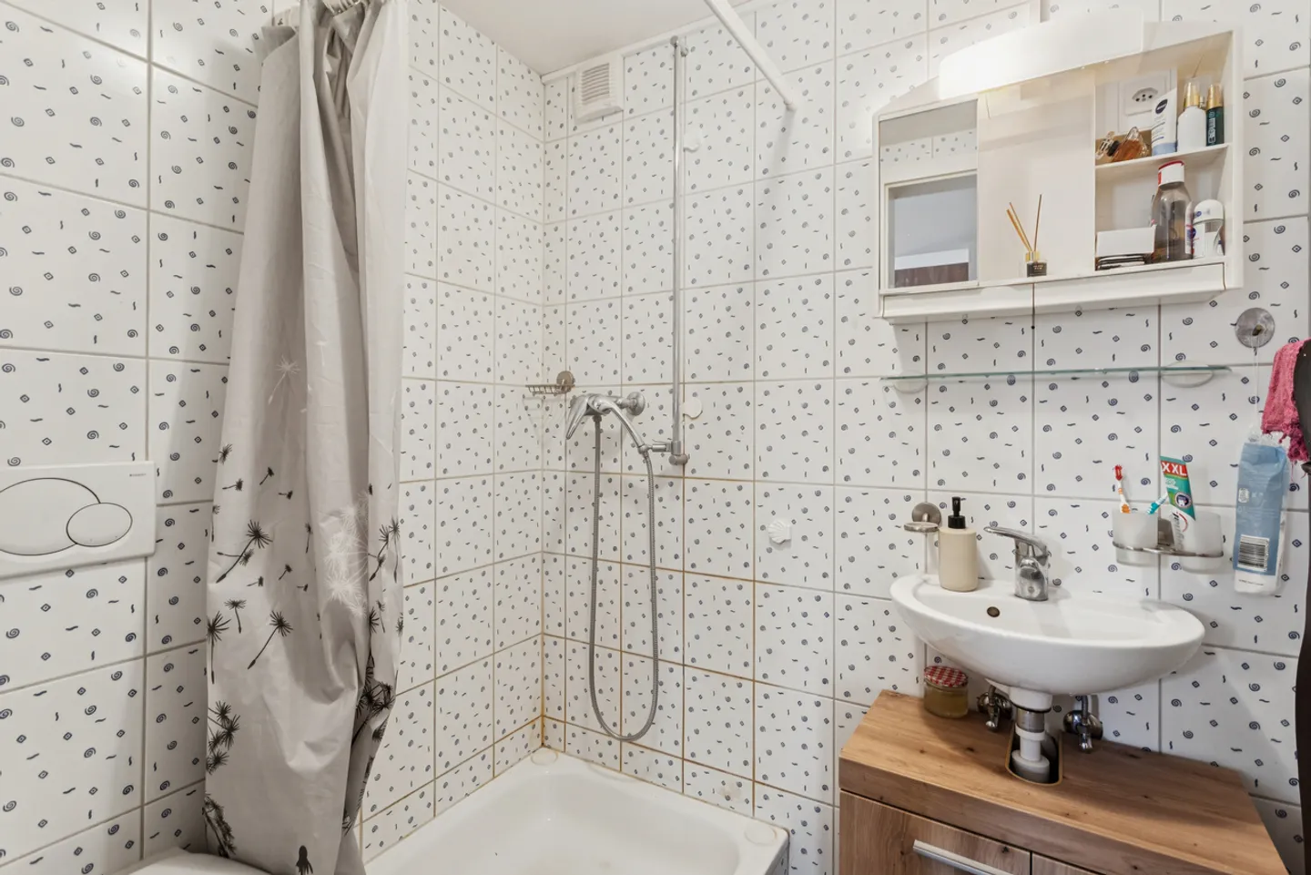 Building with two apartments in the center of the village - Photo 4 of 13