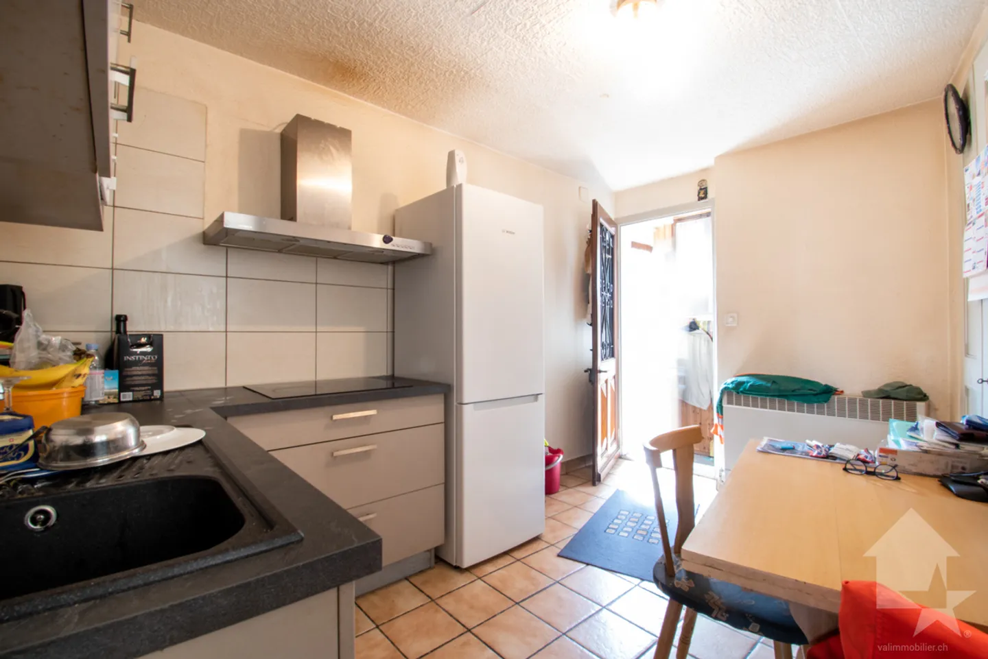 Collombey, small renovated building with a 4.5% yield - Photo 3 of 9