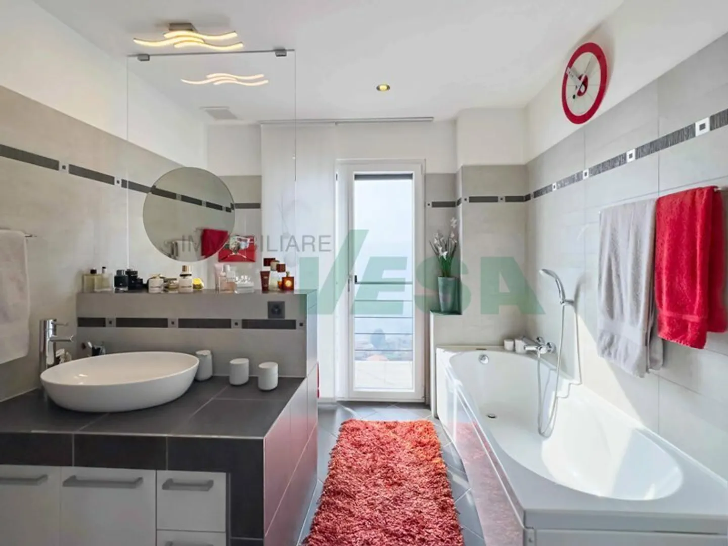 Moderna e luminosa villa mono-bifamiliare con splendida vista aperta - Foto 10 von 13