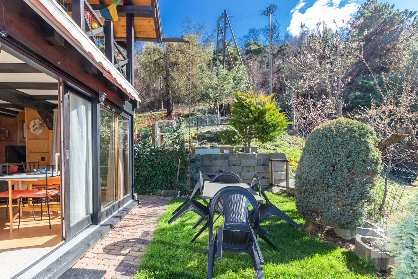 Charaktervolles Chalet mit zwei Wohnungen, idealer Lage und Aussicht - Foto 5 von 13