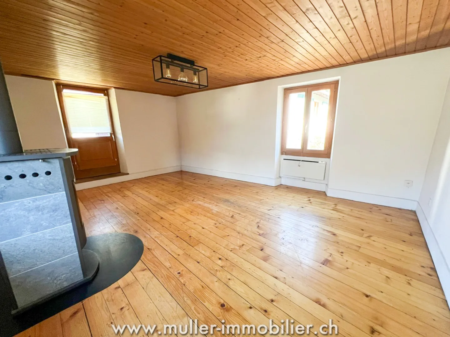 Authentic village house with workshop in the heart of the village - Photo 3 of 13