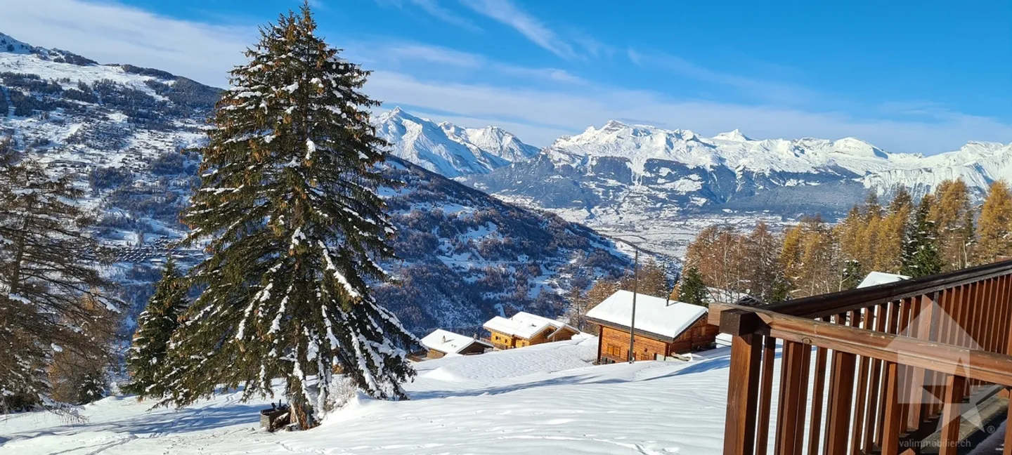 Magnificent mountain chalet in a quiet and spacious area - Photo 1 of 13