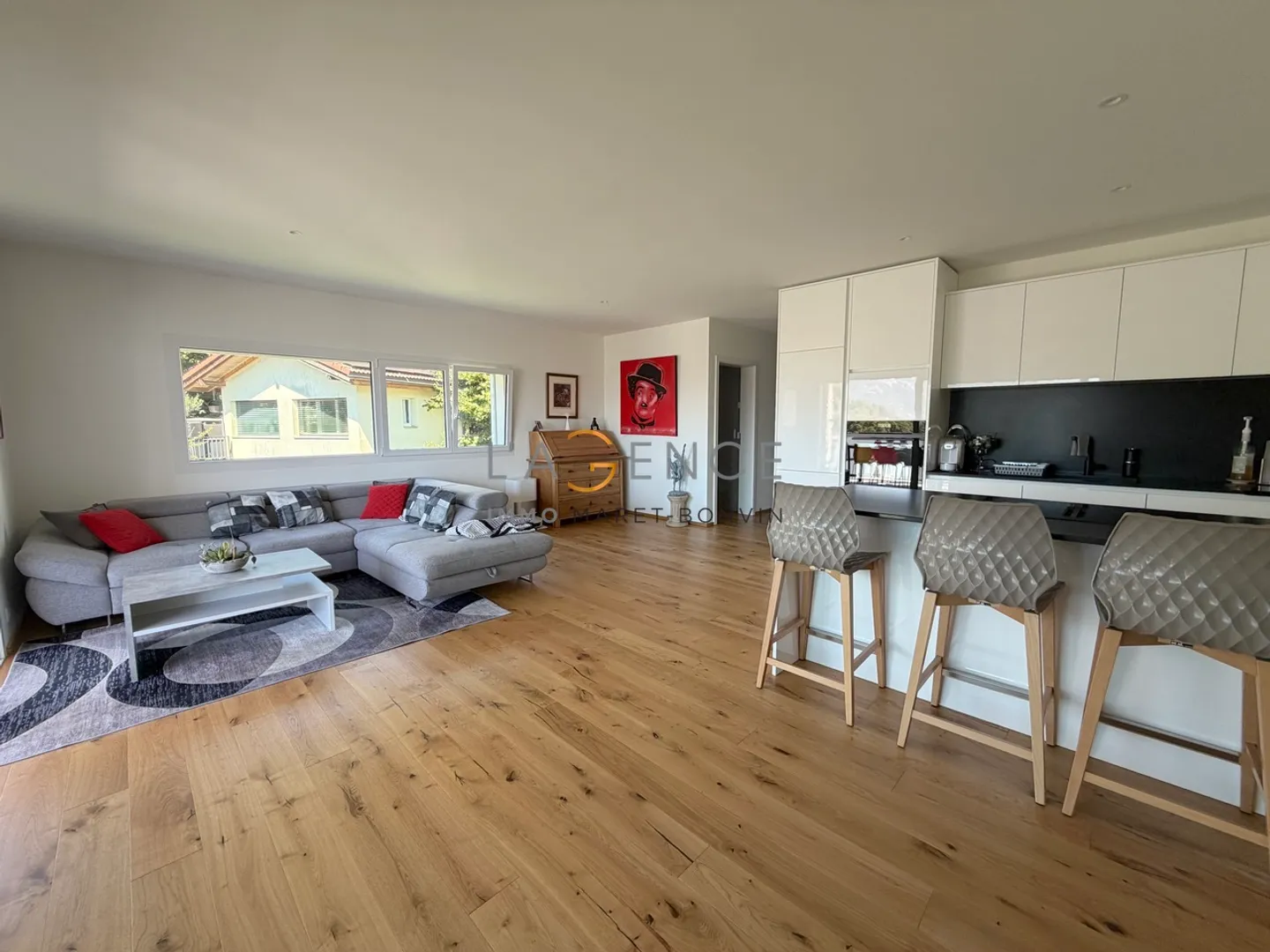Appartement moderne avec grande terrasse - Photo 3 sur 10