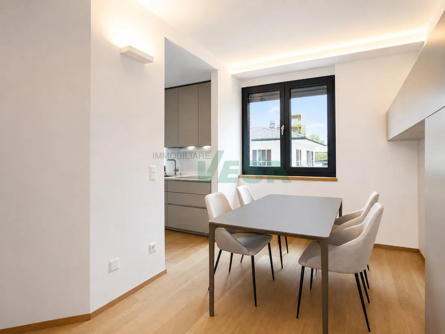 Bel appartement moderne 2,5 pièces meublé et central - Photo 5 sur 9