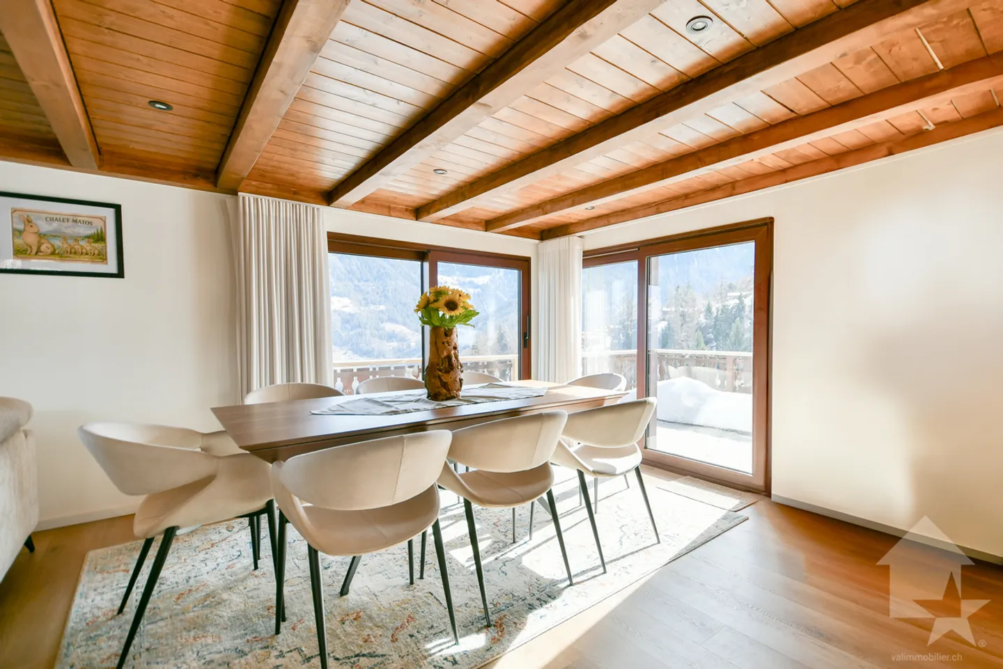 Magnificent character chalet fully renovated - Photo 3 of 13
