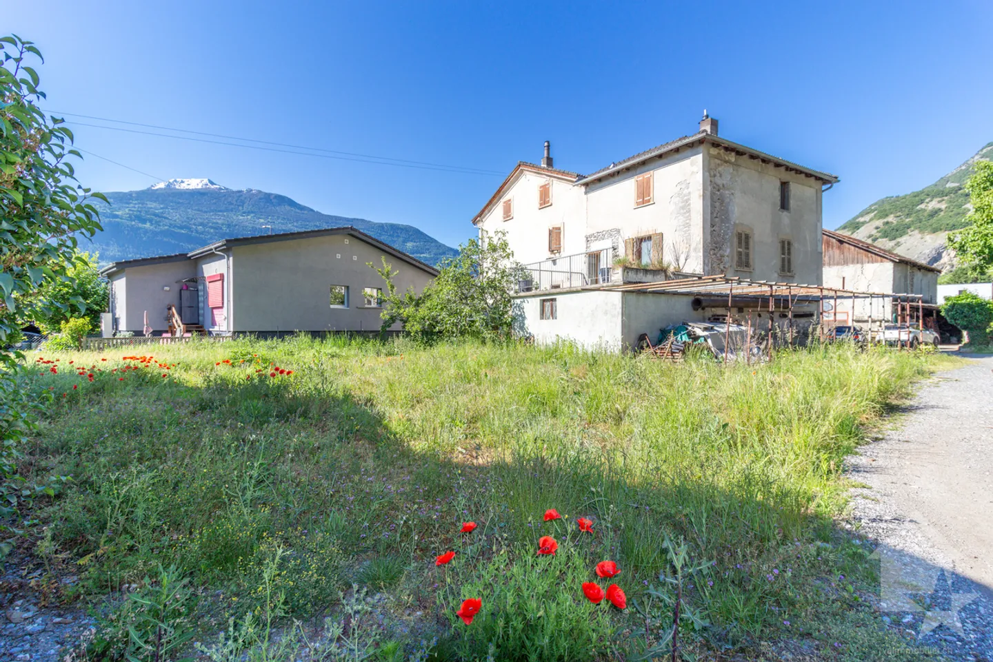 Rare opportunity to shape a piece of history in the heart of Valais - Photo 1 of 13