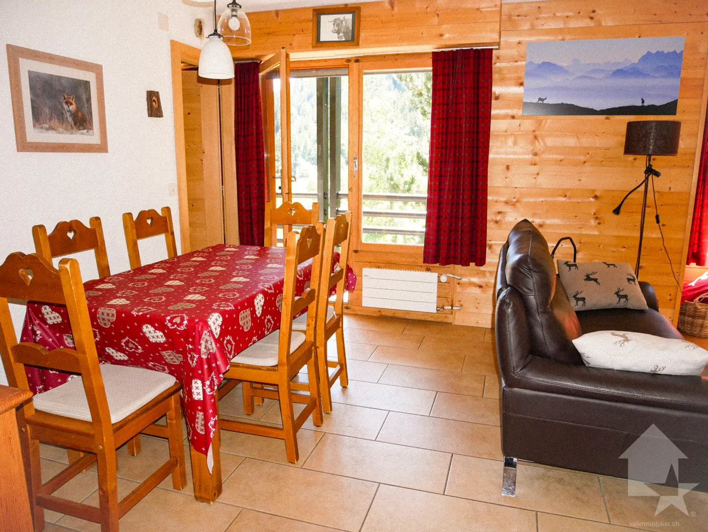 Wunderschöne Wohnung im Zentrum von Champex-Lac mit großem Balkon! - Foto 3 von 13