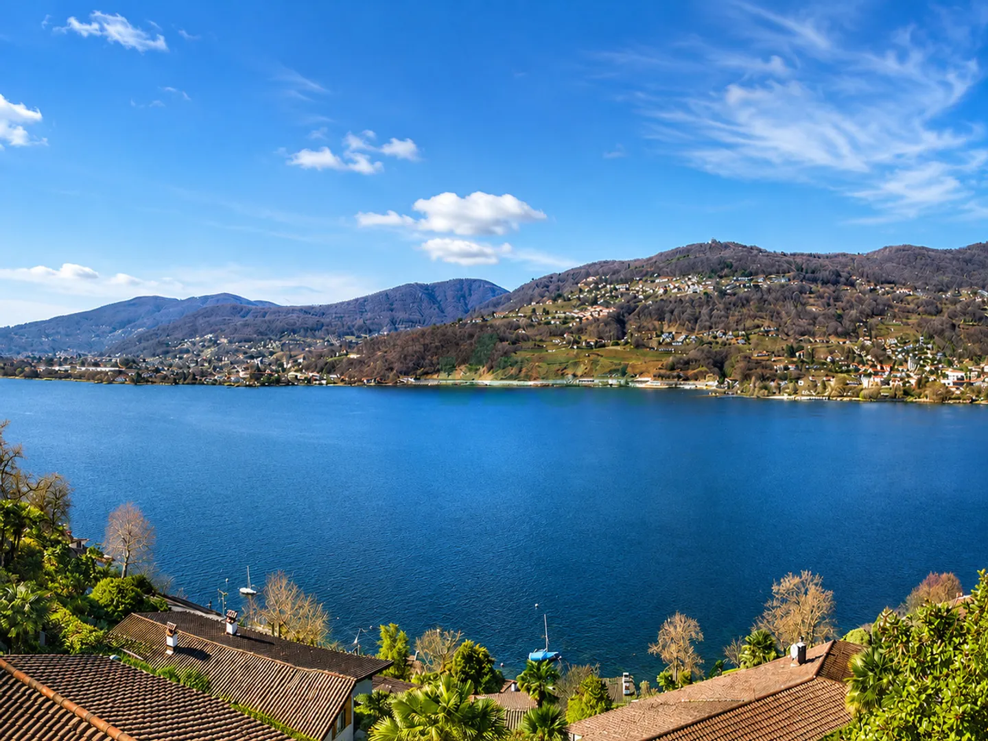 Elegante appartamento monolocale con magnifica vista lago - Foto 2 von 11