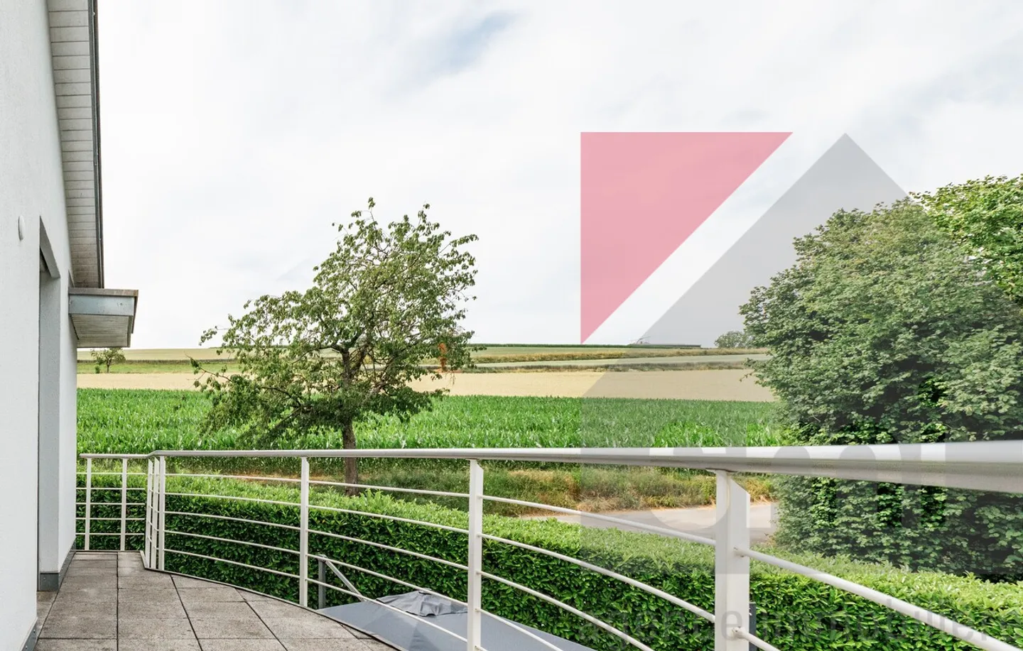 Herzstück in Avry-sur-Matran individuelle Villa mit beheiztem Pool - Foto 11 von 13