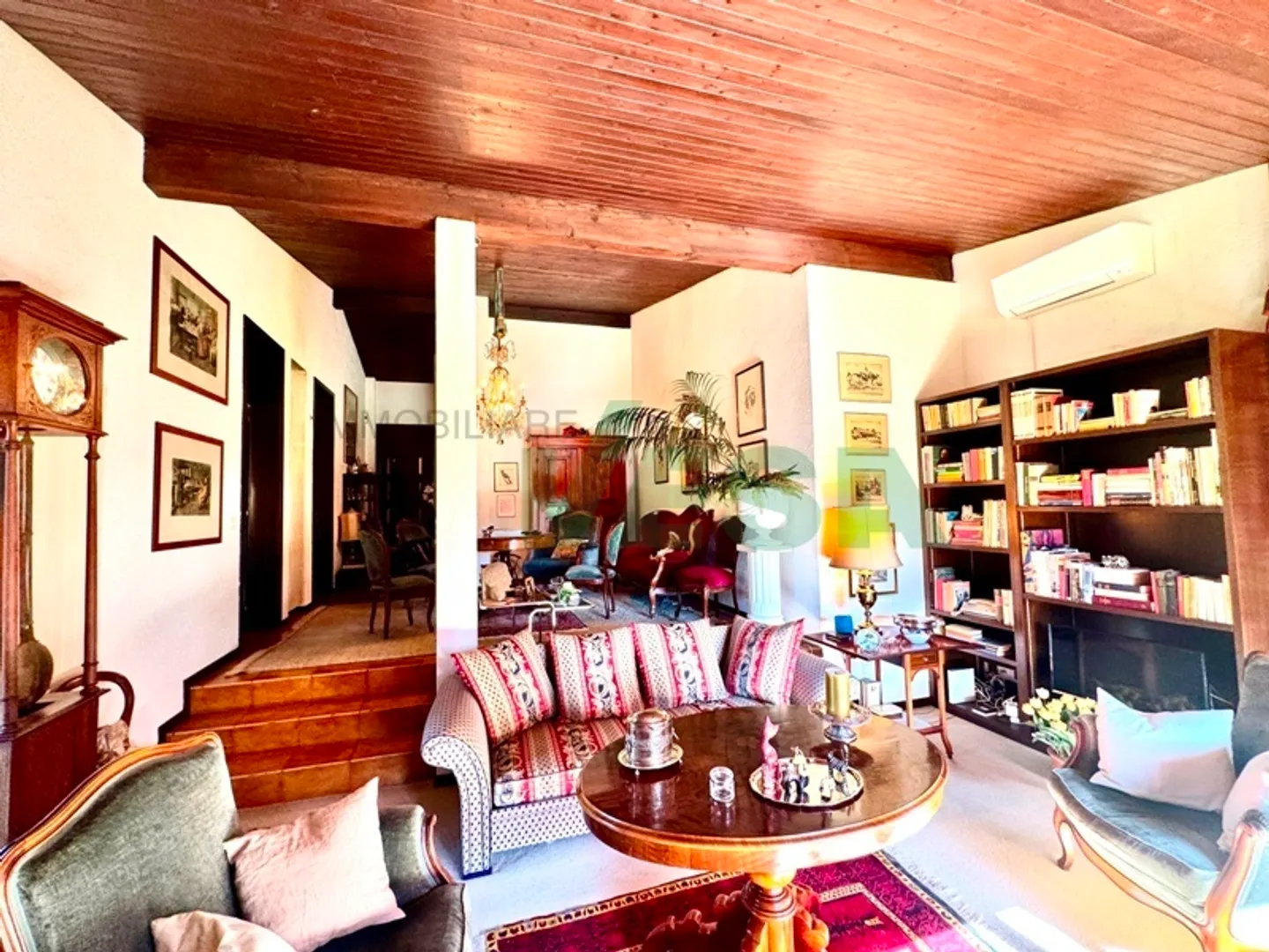 Cozy single-storey villa with beautiful garden and pool - Photo 3 of 13