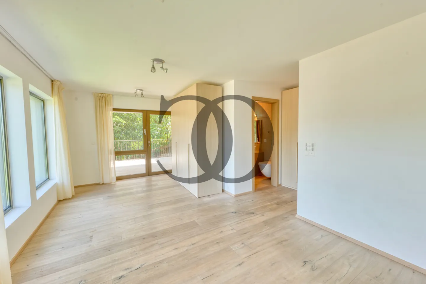 Wunderschöne moderne Villa mit privaten Terrassen und Garten - Foto 11 von 13