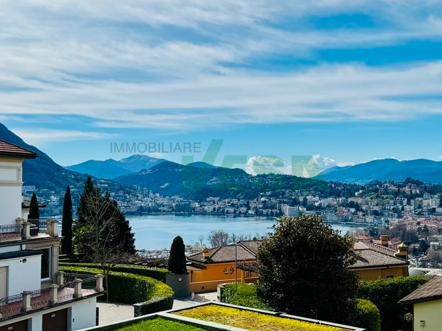 Elegant 5.5-room apartment with beautiful view and private garden - Photo 1 of 13