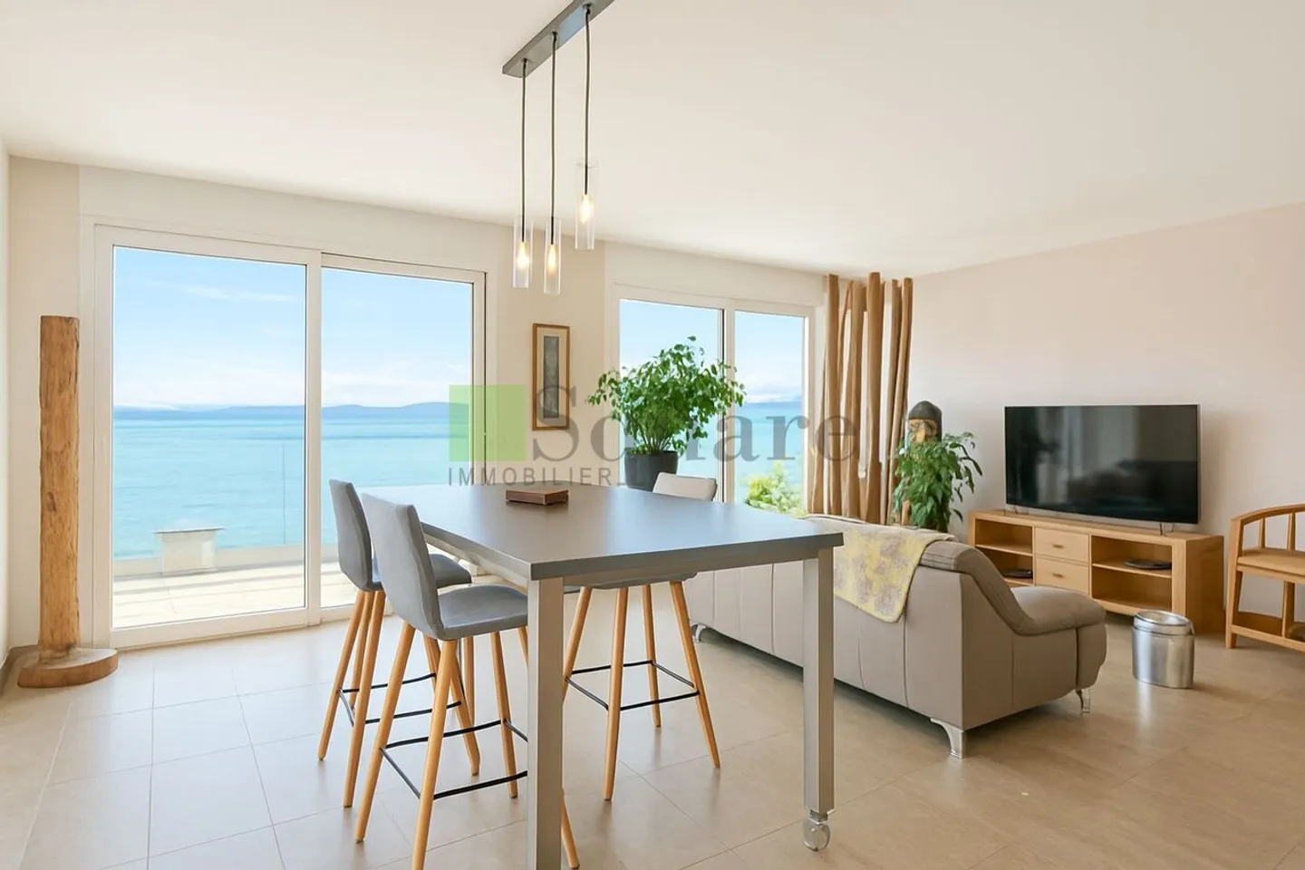 Appartement lumineux avec terrasse et vue spectaculaire sur le lac - Photo 1 sur 5