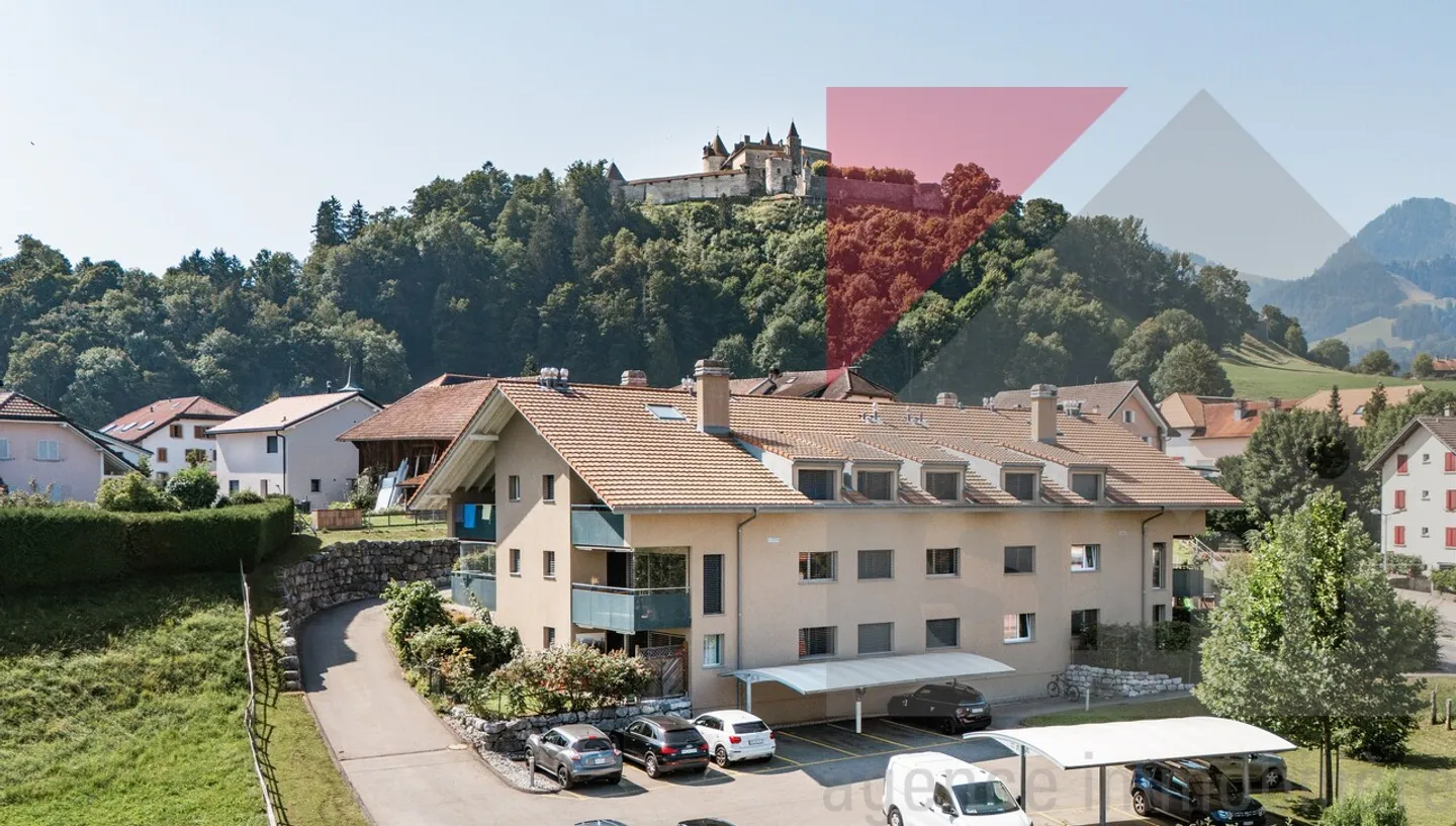 Charming 3.5-room apartment with large private garden - Photo 1 of 13