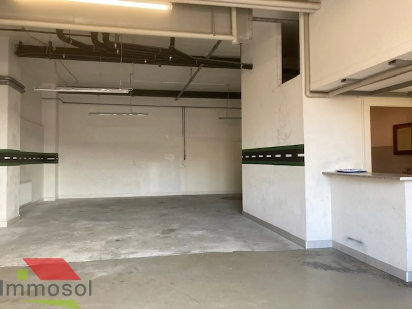 FOR RENT - Commercial space / Warehouse - Crissier - Photo 2 of 4