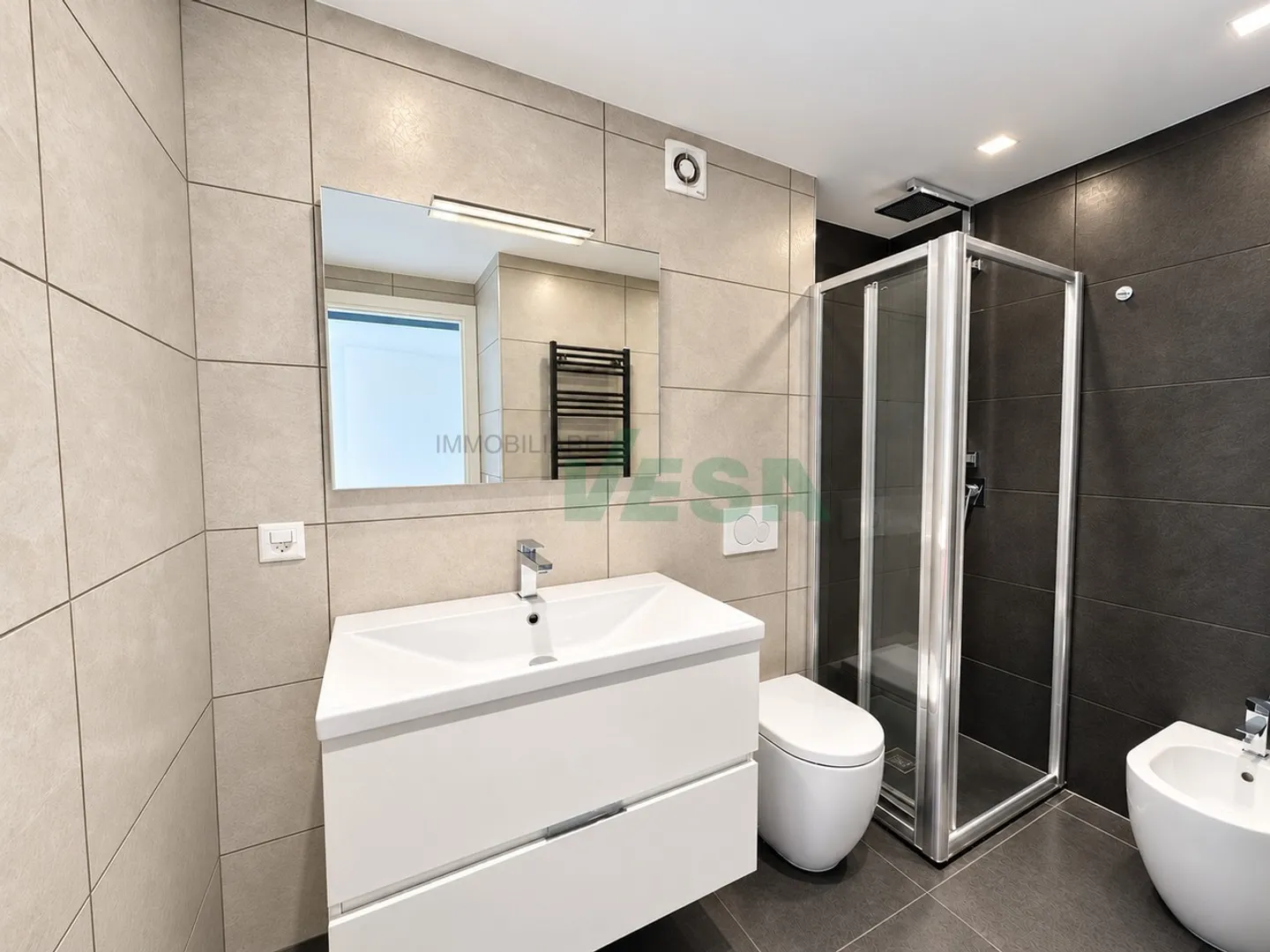Appartement moderne et lumineux de 2 pièces avec belle vue sur le lac - Photo 7 sur 11